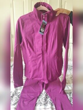 Women’s Magenta Full-Zip Jacket and Pants Set
